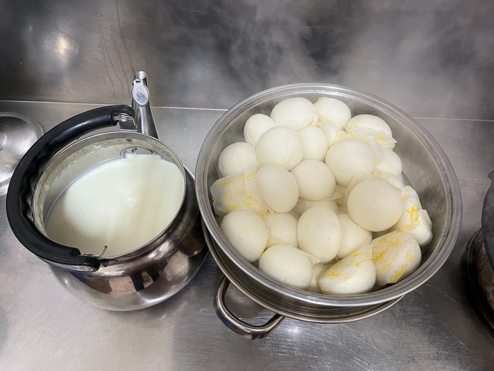 早點：包子+牛奶