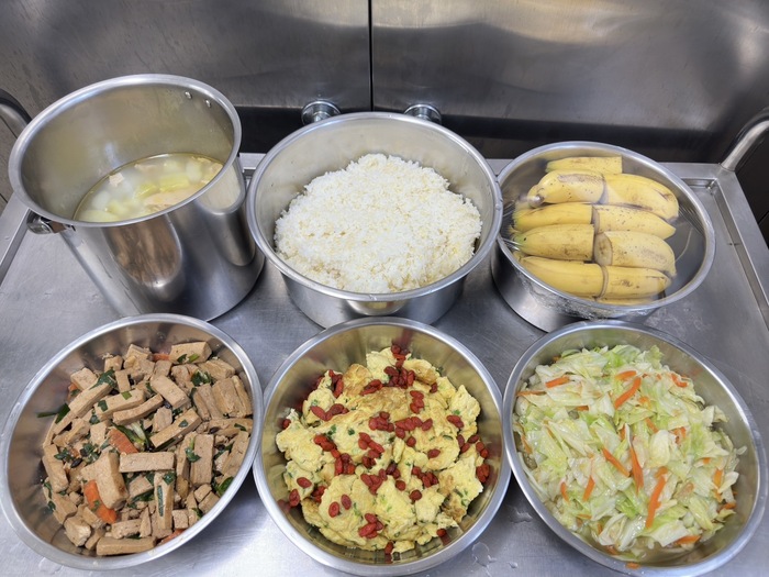 午餐：★(健康小米飯)豆豉韭香炒豆干、枸杞蔥花蛋、季節時蔬、清香黃瓜湯、四季水果