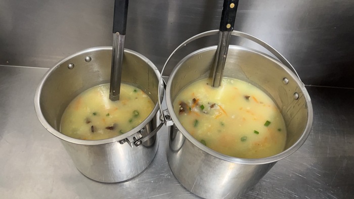 早點：小米肉末粥