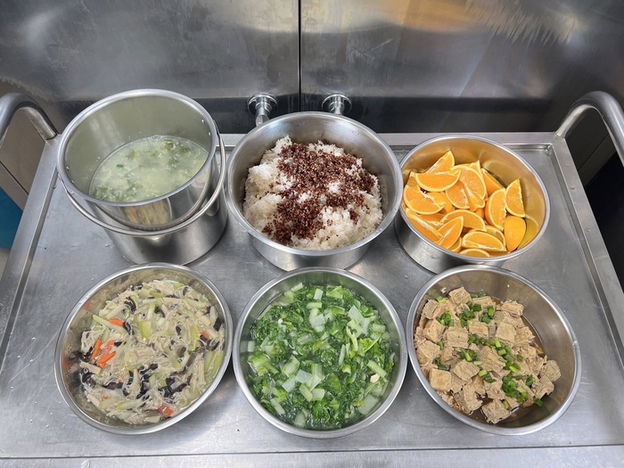 午餐：(紅藜飯)、五香凍豆腐、蒲瓜什燴、季節時蔬、紫菜蛋花湯、四季水果2024/9/9