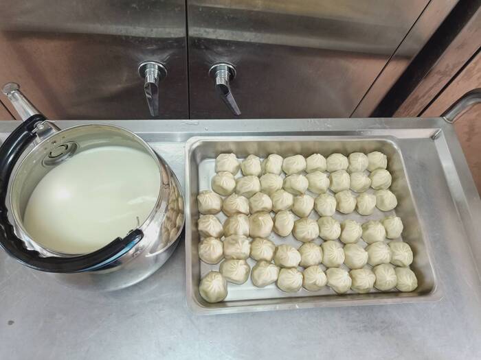 午點：湯包+牛奶