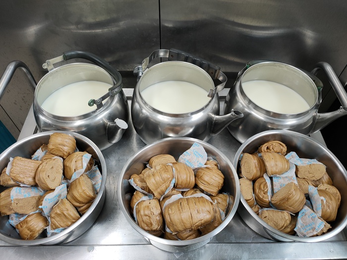 早點：黑糖捲+牛奶