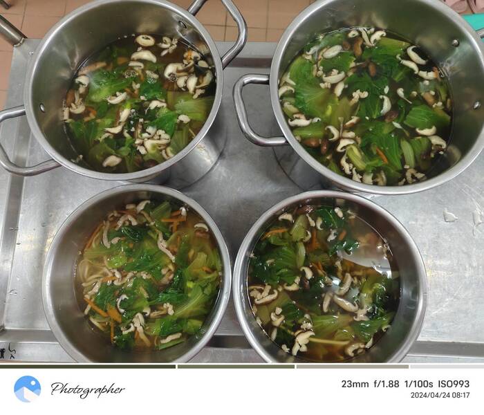 早點：肉絲鮮湯麵