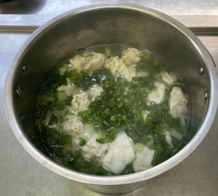 早點：青菜雲吞湯