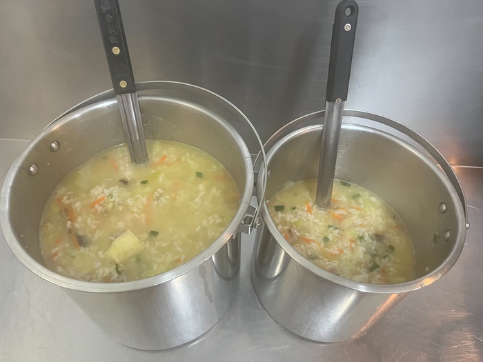 早點：高麗菜肉末粥