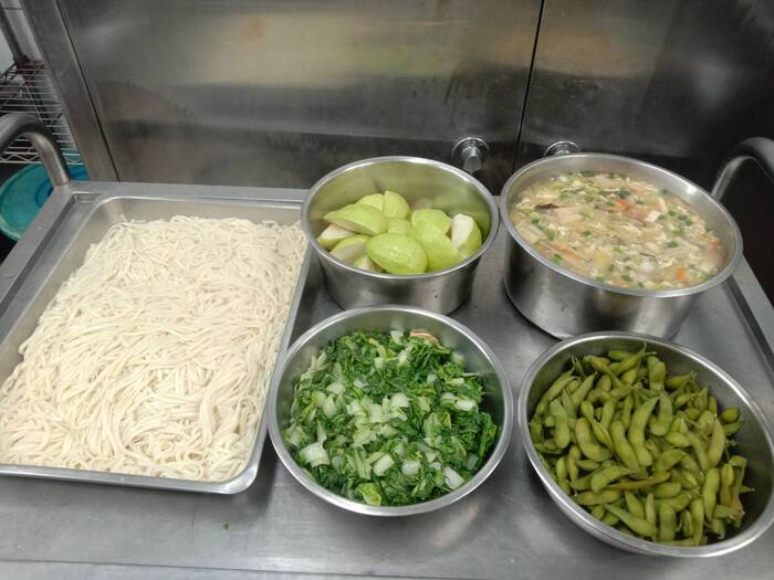 午餐：大滷麵、蒜香毛豆莢、季節時蔬、四季水果2024/12/23