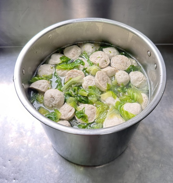 早點：青蔬貢丸湯